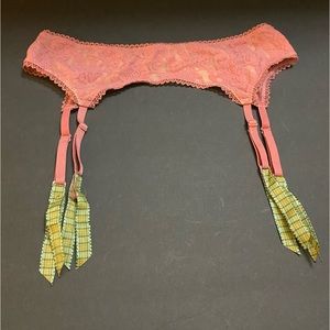 NWT Victoria’s Secret Garter (Medium/Large)
